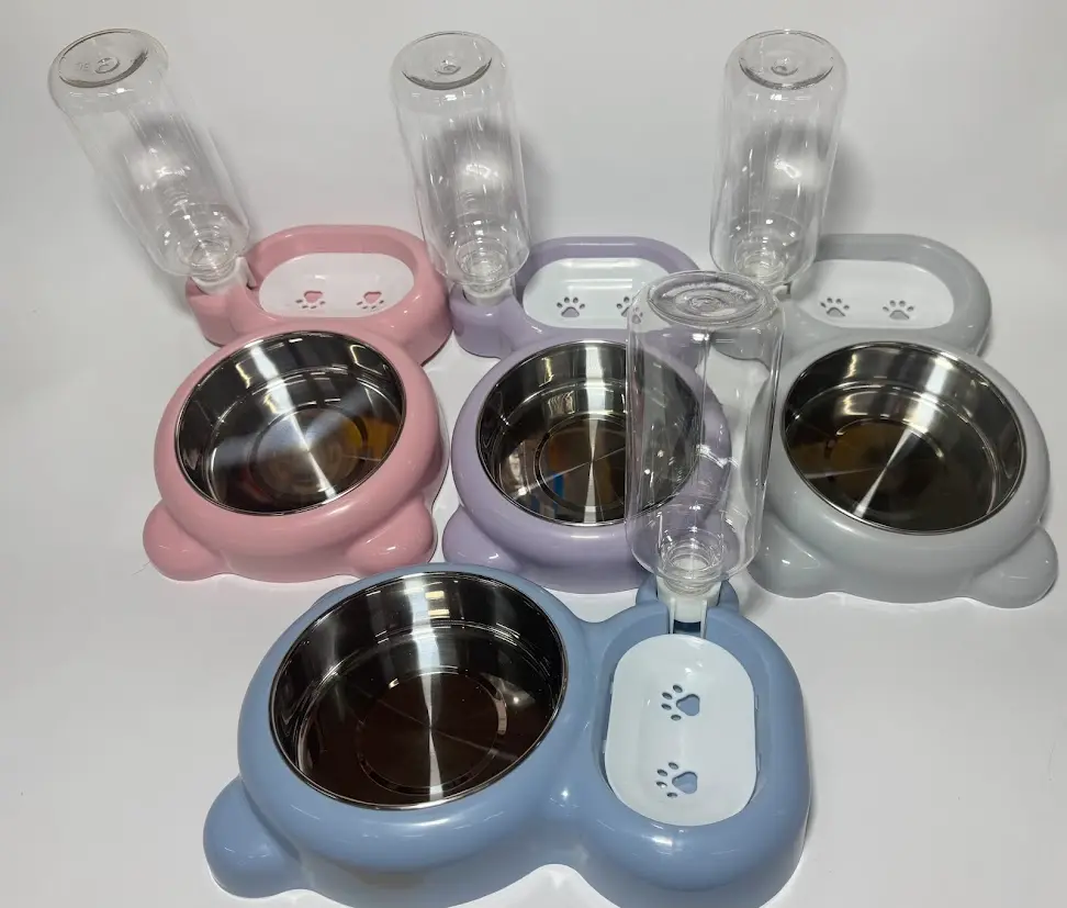 COMEDERO CON DISPENSADOR DE LIQUIDOS