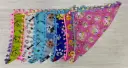 PAÑOLETA CON POMPONES - TALLA L (PAQUETE X 6 UNIDADES)